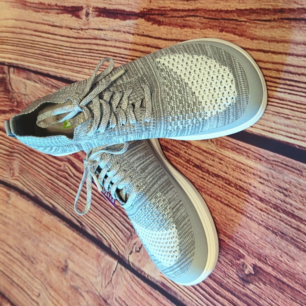 Altra Vali knit shoes size 9